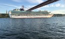 Zeilboot dat de haven van Lissabon nadert met Clicktodo.com. Rustige cruise | Segelbåt som närmar sig Lissabons hamn med Clic